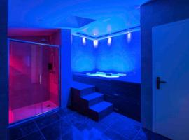 होटल की एक तस्वीर: Appartement jacuzzi hammam