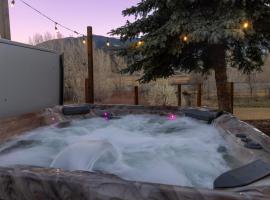 Hotel foto: Great Salida Getaway - 20 minutes to Monarch with Spa & Gameroom