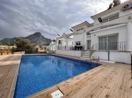 รูปภาพของโรงแรม: Villa with Private Pool 10 min to Kyrenia Gates
