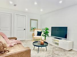 Фотографія готелю: Chic 2Br Basement Haven for Families - Fast Wi-Fi