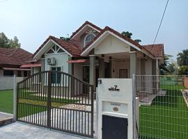 Foto di Hotel: Bagan Villa Sg Pelek 12 pax