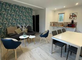 Les Chalets du Mancel - Chalet Victor - 500 m Bouleries Jump , 10 min du circuit des 24h, hotel v destinaci Parence