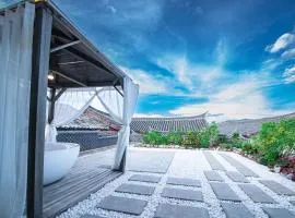 Lijiang View Holiday Inn