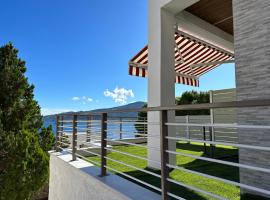 Villa Yolanda 3 - Apartment Leda - Luxury family apartment, sea view, ξενοδοχείο στον Πόρο