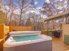 Hình ảnh khách sạn: Pet-Friendly Chattanooga Cabin with Hot Tub and Kayaks