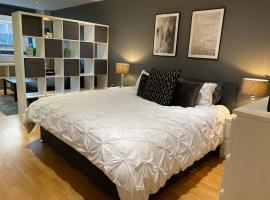 A picture of the hotel: City Centre Modern Studio Apartment - Westone FREE WIFI, GYM ACCESS, NETFLIX
