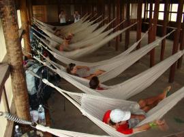 Foto di Hotel: Hostel Camping Road Park Pantanal Sul