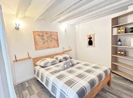 होटल की एक तस्वीर: Maison Cosy , parking gratuit , 5 min aux Auxerre