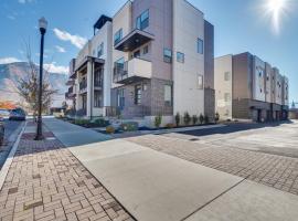 Hotelfotos: Modern Downtown Provo Townhome with Balcony!