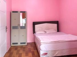 Фотографія готелю: Algira Guest House Syariah Bogor Redpartner