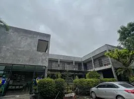 Come Moon Loft Hotel