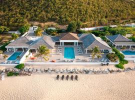 A picture of the hotel: La Perla Estate - 7 BR Luxury Beachfront Villa with utmost privacy