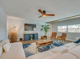 Hotel Foto: North Fort Myers Home with Hot Tub and Boat Dock