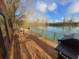 Hotel fotoğraf: Chalet les pieds dans l'eau la campagne à la ville