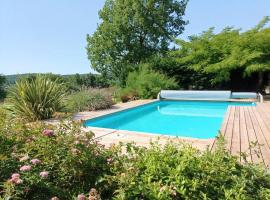 Hotel Photo: House near Chateau de Bonaguil with private pool