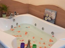 Hotel Photo: Central Terrace Escape with Jacuzzi