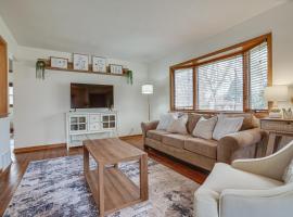Фотографія готелю: Oakdale Home with Deck - 7 Mi to Downtown St Paul!