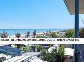 Hotel Photo: SE004 - Bilocale sul mare con spiaggia