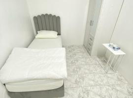 Фотографія готелю: Single bed hosted by dinar apartments