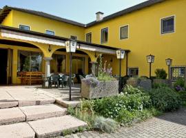 Stiftsgasthof Hochburg, hotel in Hochburg-Ach