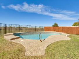 Foto do Hotel: Cozy Texas Retreat with Pool, Grill and Fenced-In Yard