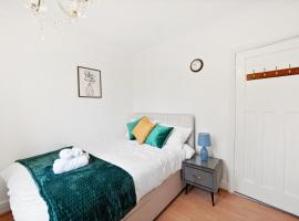 Hotel fotografie: Dunstable 3 bedroom house with Free Parking