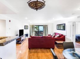 מלון צילום: Remodeled Warner Center Condo (Woodland Hills)