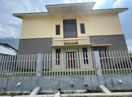 Hotel Photo: SPOT ON 93378 Lona Guest House Syariah