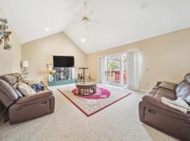 Hotel Photo: Spacious 5BR Solon Home - Patio, BBQ Grill, Fire Pit