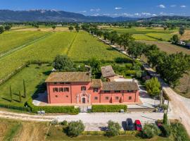 Hotelfotos: 6 Bedroom Beautiful Home In Foligno