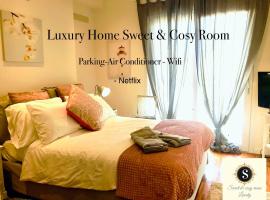 होटल की एक तस्वीर: Sweet & cosy room next to the beach