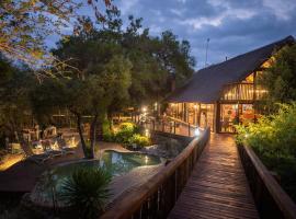 Panzi Lodge, hotel in Guernsey Nature Reserve