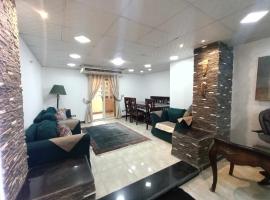 شقه مفروشه كورنيش المعادى, ξενοδοχείο στο Κάιρο