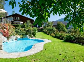 Hotel fotografie: Residence Obermoarhof - comfortable apartments for families, swimmingpool, playing-grounds, Almencard