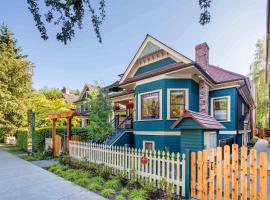 ホテル写真: Heart of Downtown Restored Heritage Home