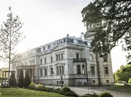 Schloss Kaarz mit Park