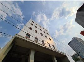 รูปภาพของโรงแรม: OYO Life 93387 Sunarmi House