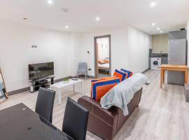 होटल की एक तस्वीर: Cosy 2 Bedroom Flat in Bradford, on street parking