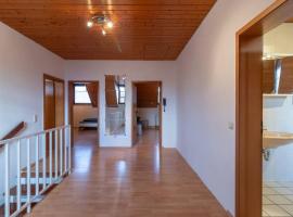 Traumhaus nähe Mainz I 12 Betten I 4 Schlafzimmer I Terrasse I 200m2 I Garten, hotel v destinaci Weinolsheim