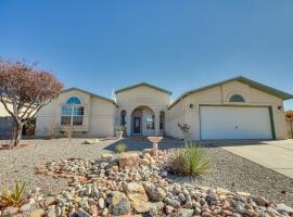 รูปภาพของโรงแรม: Enchanted Hills Home with Sandia Mountain Views!