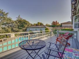 酒店照片: Castro Valley Home with Private Deck!