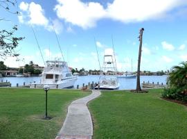 酒店照片: Bay View #7 - 3 bedroom, 3,5-bath waterfront townhouse in a gated community in Rodney Bay townhouse