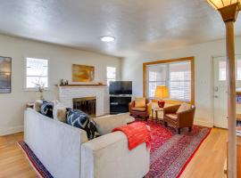 Хотел снимка: Silver Hill Apartment Near UNM Campus!