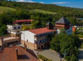 होटल की एक तस्वीर: Hotel Kaskáda Kurdějov - Bed and Breakfast