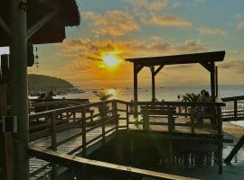 Pousada & Camping Tubarão, hotel in Ilha do Mel