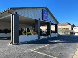 Motel 6 Greenville, NC ECU Medical Center، فندق في غرينفيل