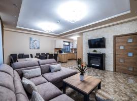 Слънчевите Къщи, Hotel in Banya