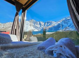 mood villa Kazbegi、カズベギのホテル
