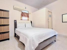 Handira Homestay Syariah Padang RedPartner, hotel in Duku