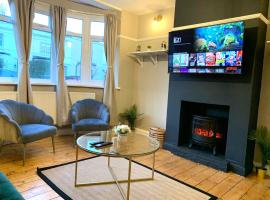 Zdjęcie hotelu: Cosy 3 bed house with FREE Parking near Kingston Thames